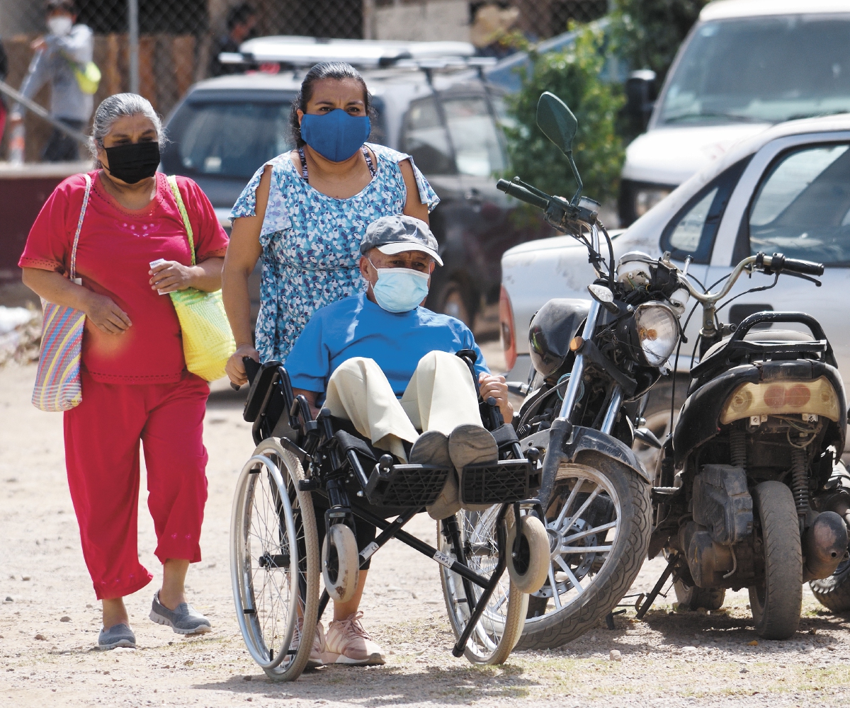 En la Montaña vencen el miedo y van por la vacuna