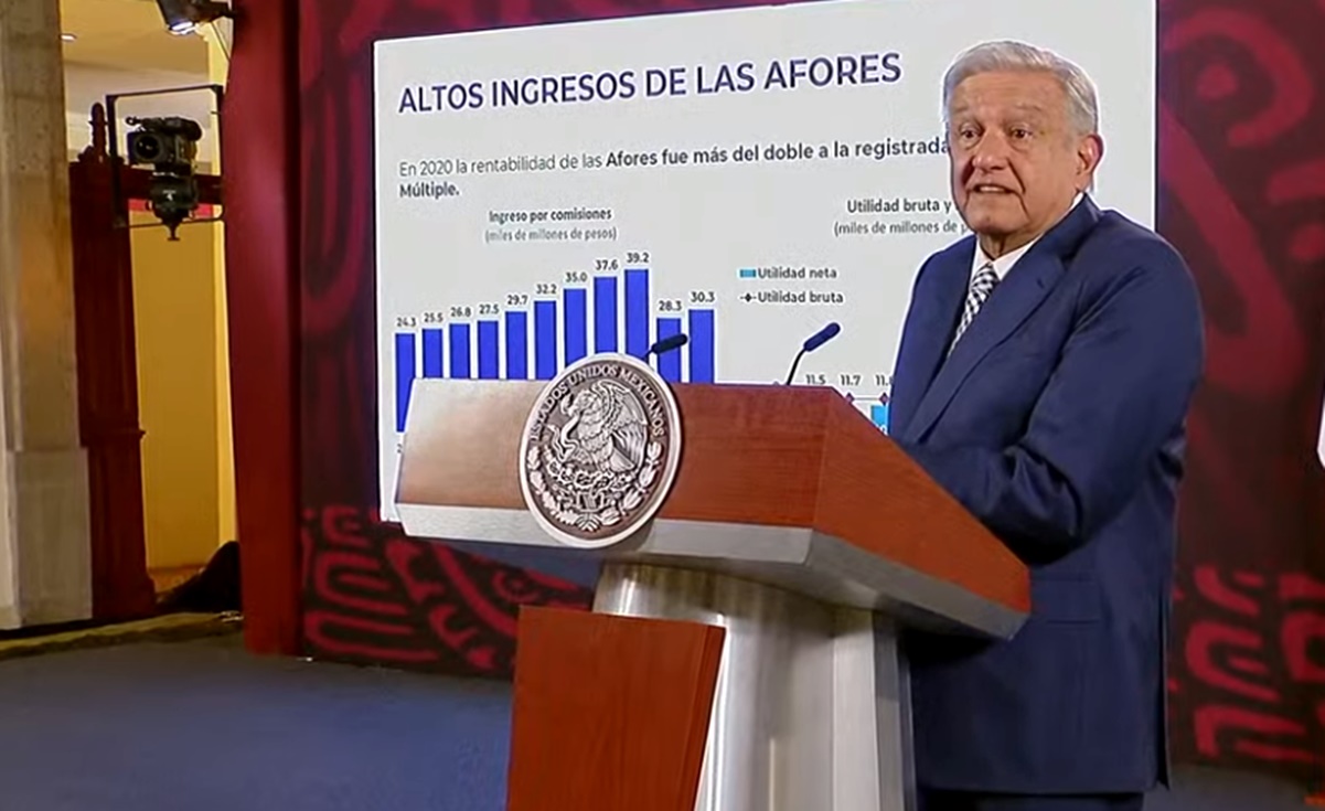 AMLO acusa a TV Azteca de conflicto de interés porque tienen Afore-Azteca y deben al IMSS