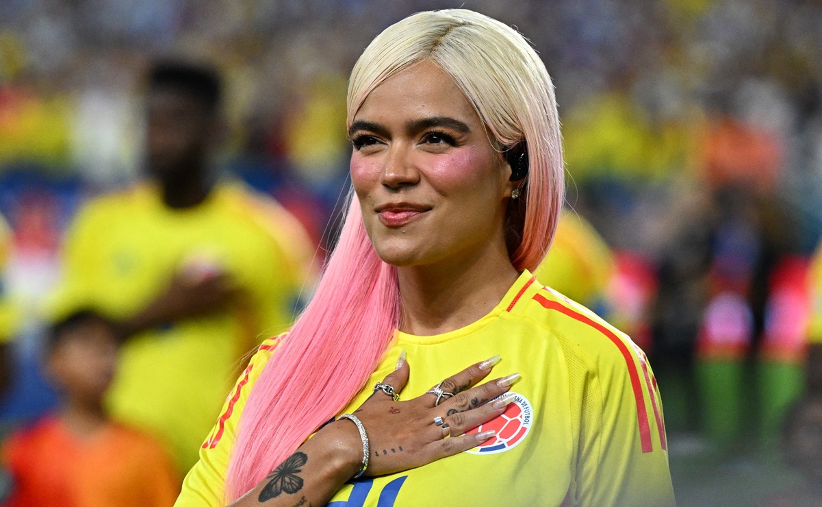 Karol G recibe fuertes críticas tras interpretar el himno de Colombia en la final de la Copa América