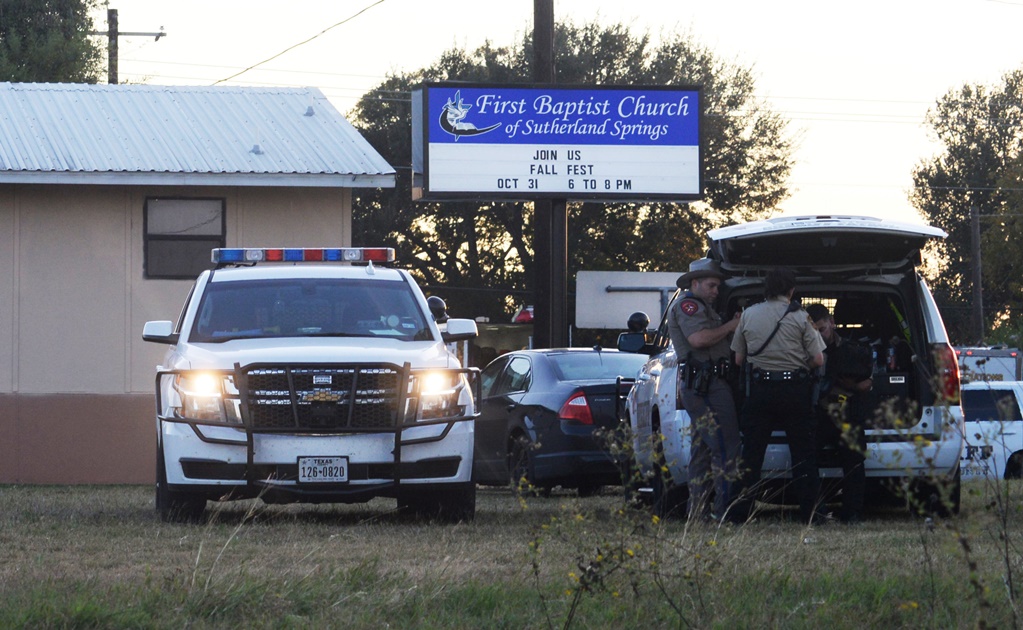 Gobernador de Texas confirma que tiroteo en iglesia dejó 26 muertos