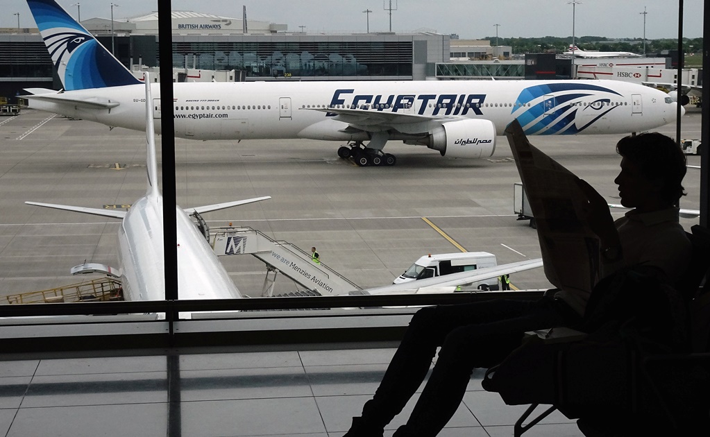 Esperan análisis de cajas negras para resolver misterio de Egyptair