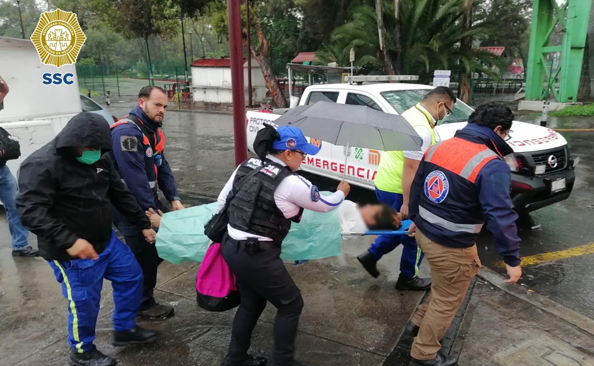 Policía auxilia a mujer venezolana en labor de parto en estación La Raza del Metro CDMX