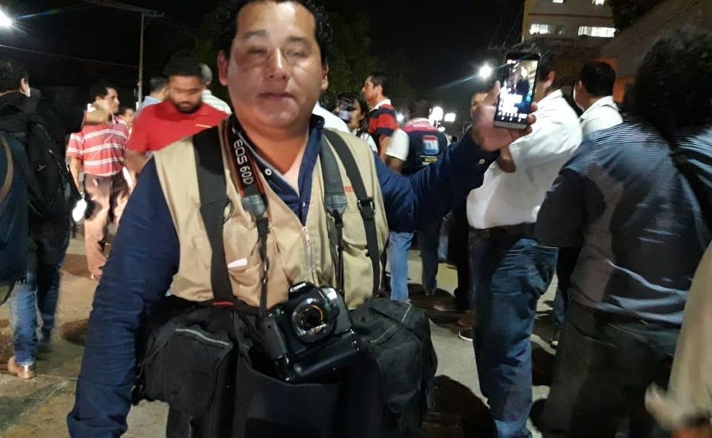 Agreden a dos reporteros que cubrían retención en Tabasco