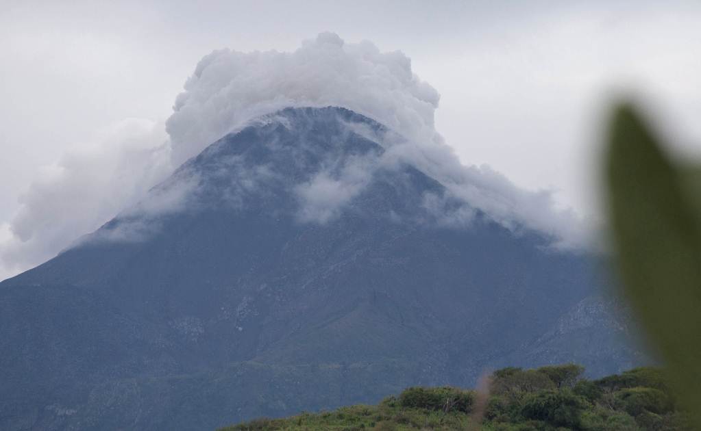 EPN instruye a dependencias mantener apoyo por Volcán de Colima