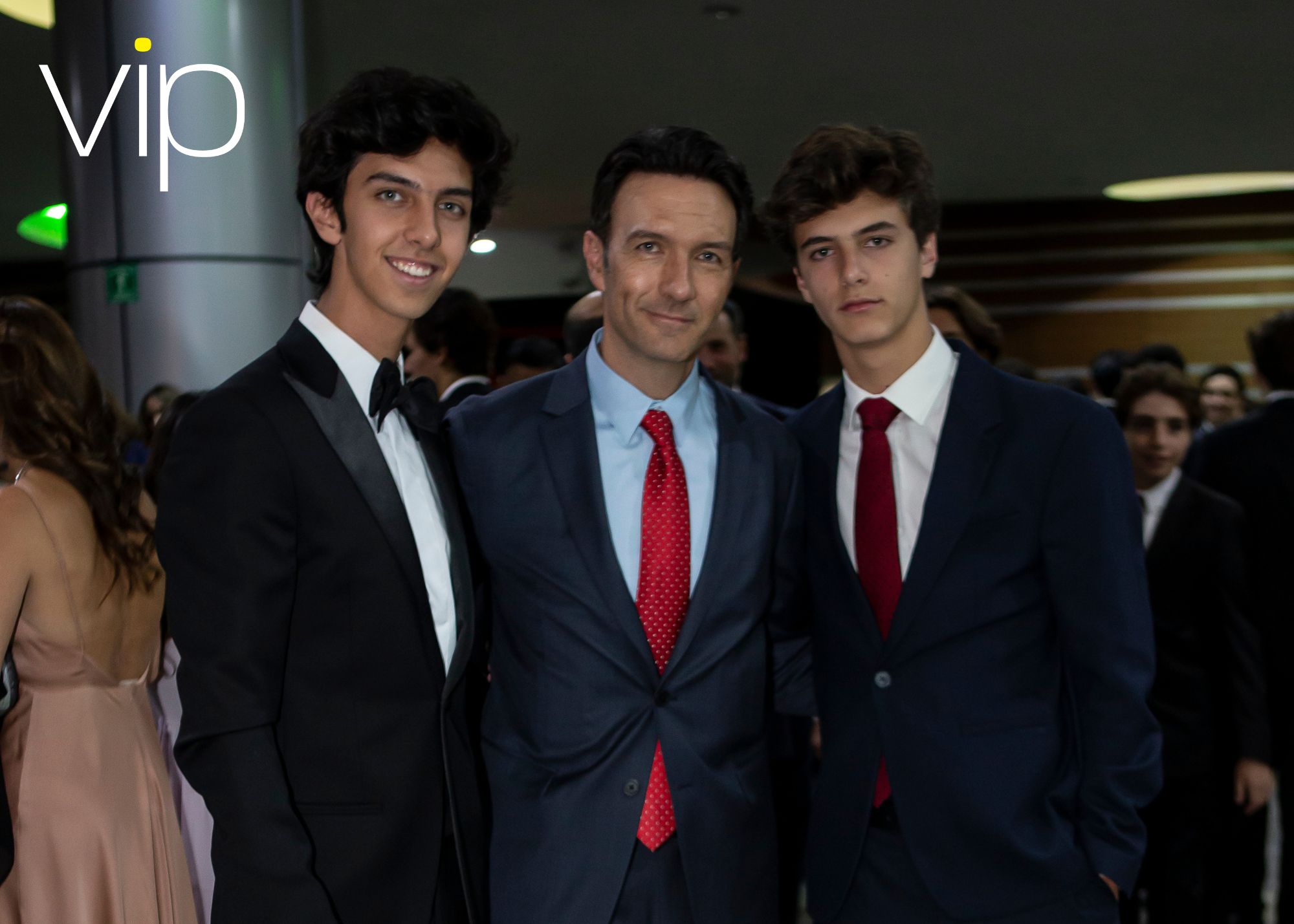 Leo de Lozanne y sus hijos roban cámara en graduación del Irlandés