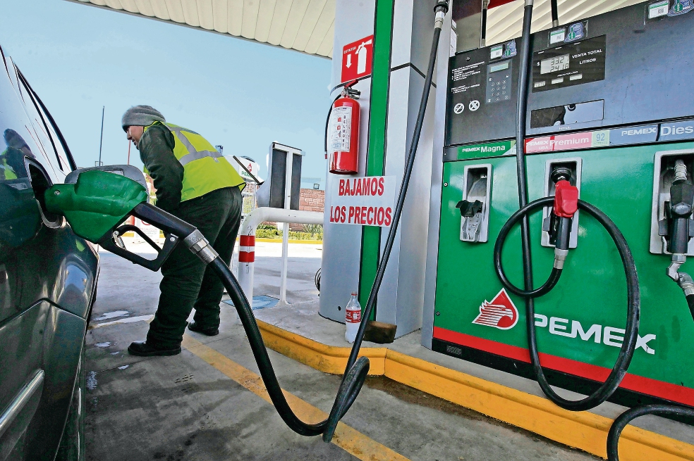 Gasolineros ven riesgos por plan de López Obrador
