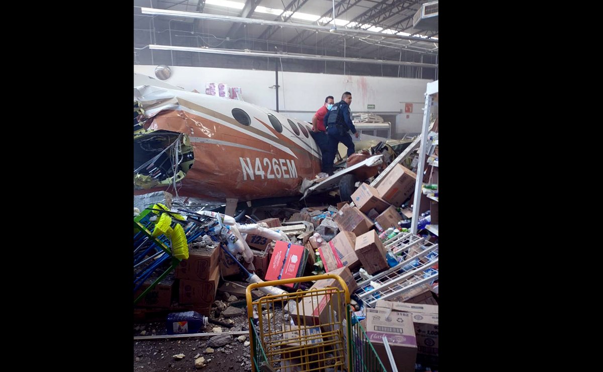 Aeronave se estrella contra supermercado en Temixco, México; hay 2 muertos