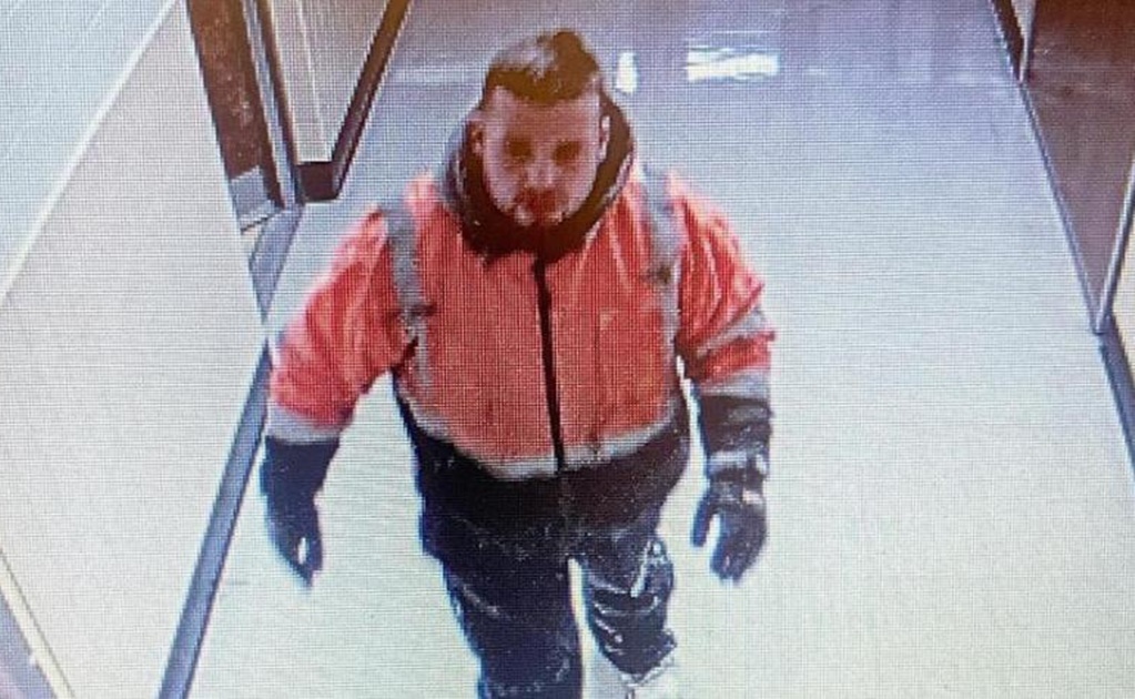 "Es un héroe": policía de EU busca a hombre que salvó a 24 personas en tormenta invernal 