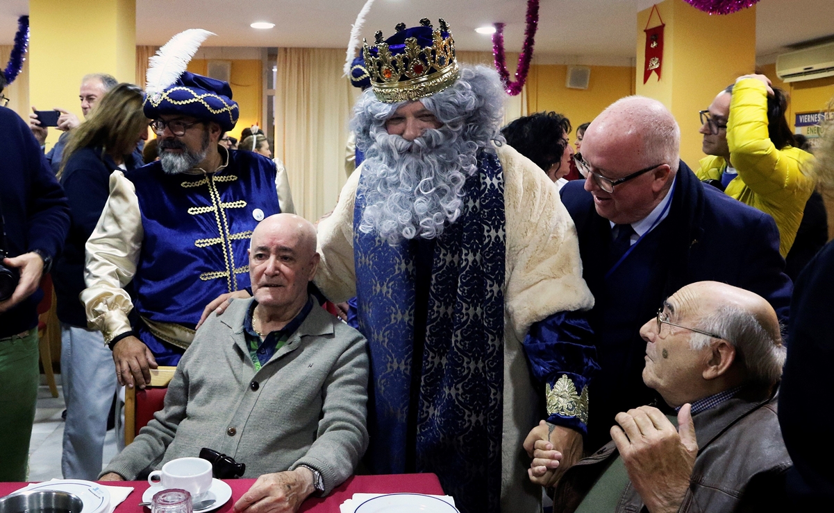Alejandro Sanz se convierte en rey mago para abuelitos