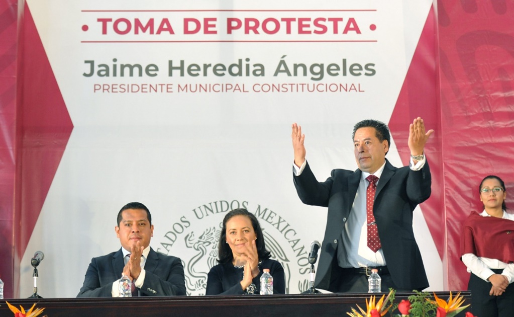 Recibe bastón de mando nuevo alcalde de Teotihuacán; anuncia austeridad