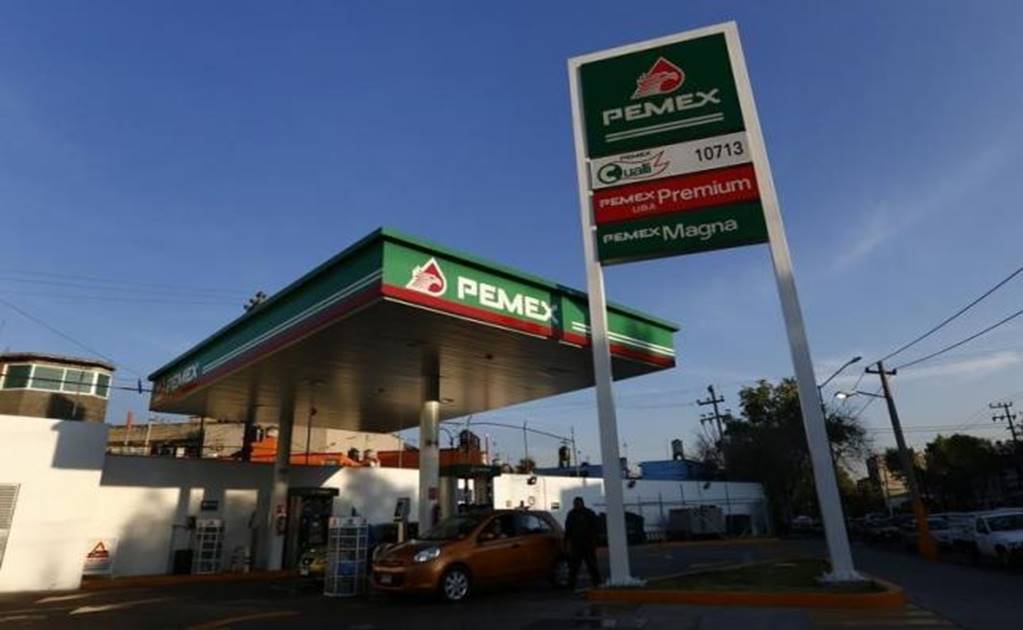Mexico's Pemex to refine record low level of crude oil in 2015 