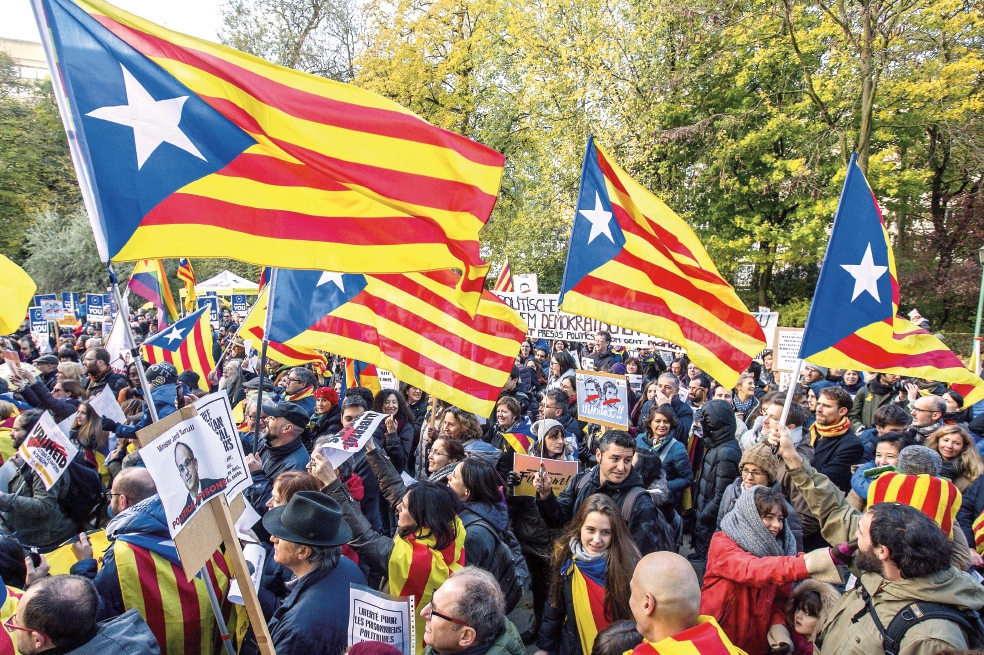Rajoy pide derrotar a separatistas catalanes