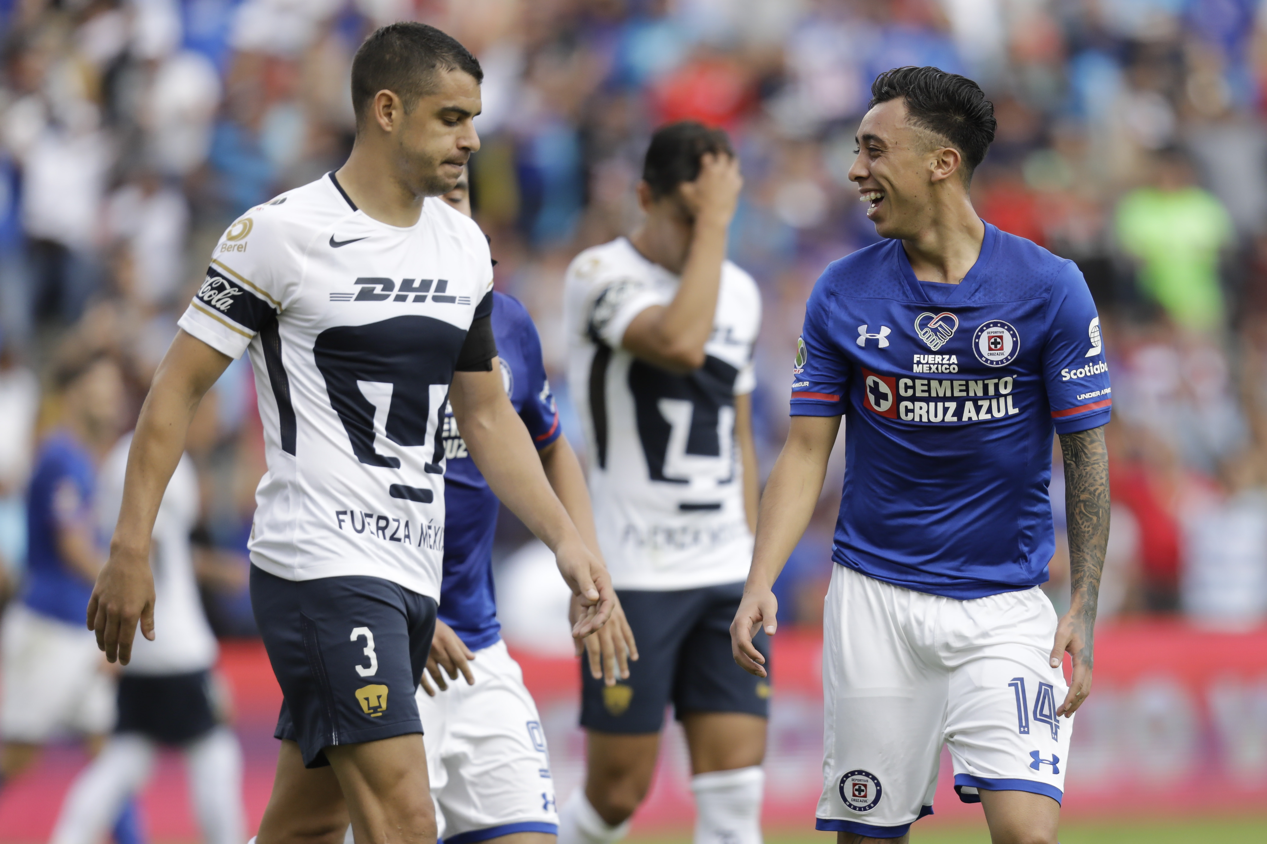 Afición de Pumas y Cruz Azul reprochan mal paso de los equipos