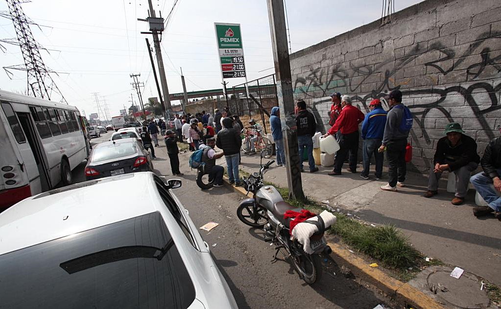 Reportan servicio intermitente de gasolineras en Toluca