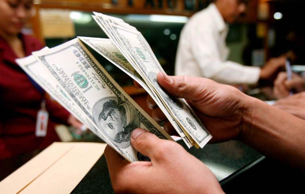 Precio del dólar abre la semana en 16.89 pesos al mayoreo