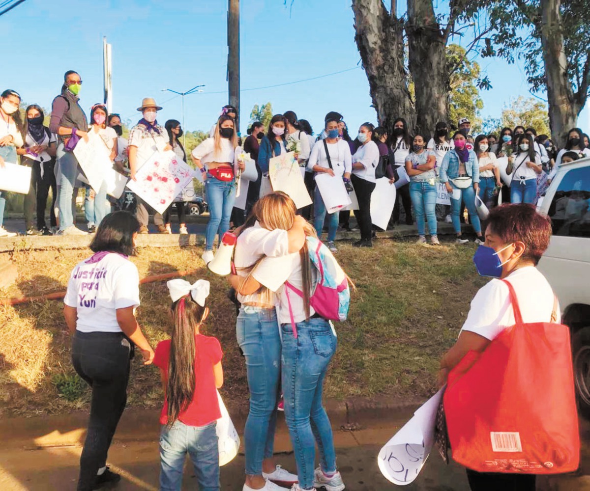 Exigen justicia por el asesinato de Yuritzbi