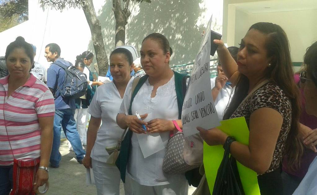 Protestan sindicalizados del IMSS en Oaxaca