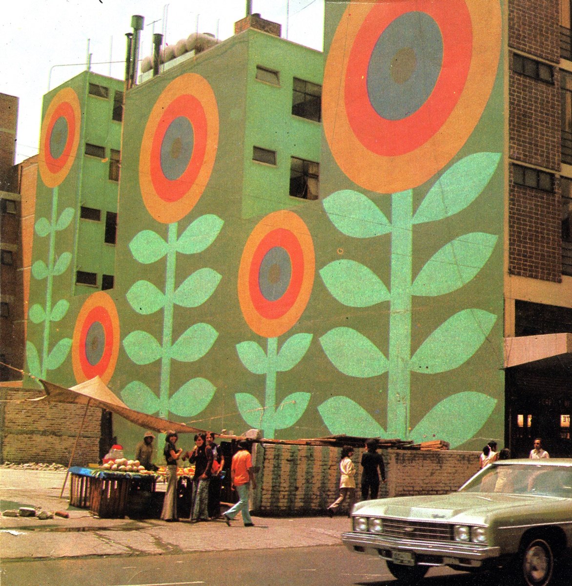 Cuando los murales abstractos de Adrian Brun iluminaron la capital