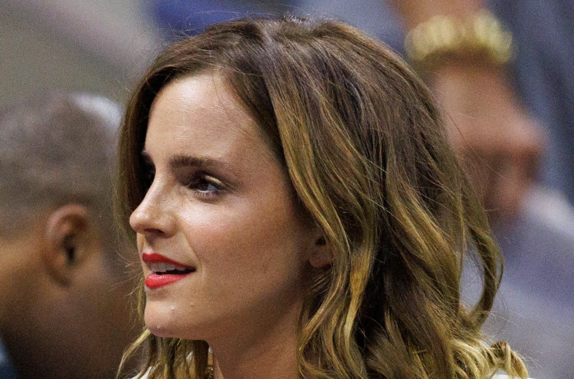Emma Watson se roba todas las miradas en el US Open con outfit de oficina