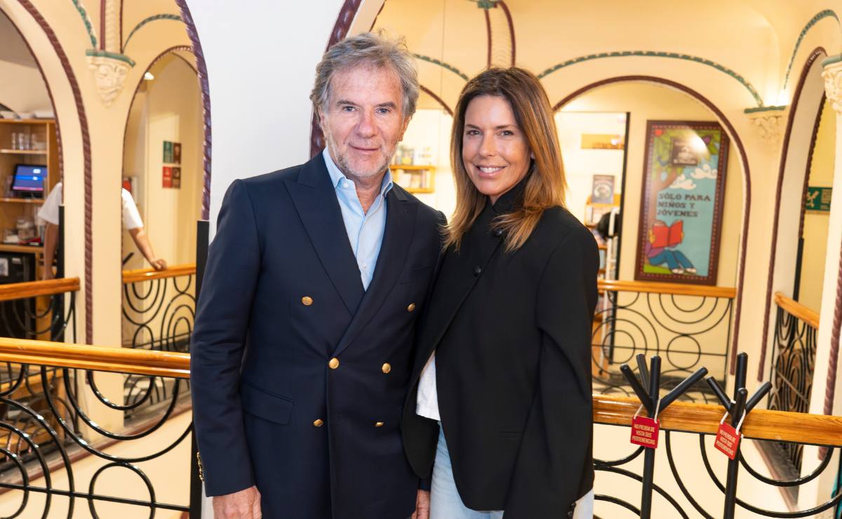 Sergio Roitberg, arropado por Maky Moguilevsky, presenta su libro ‘Somos Otros’