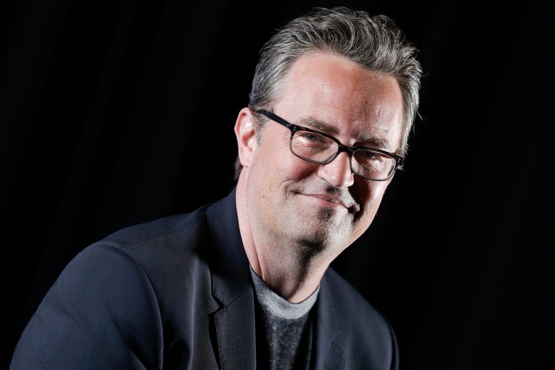 Matthew Perry luce saludable tras superar problemas con el alcohol y las drogas