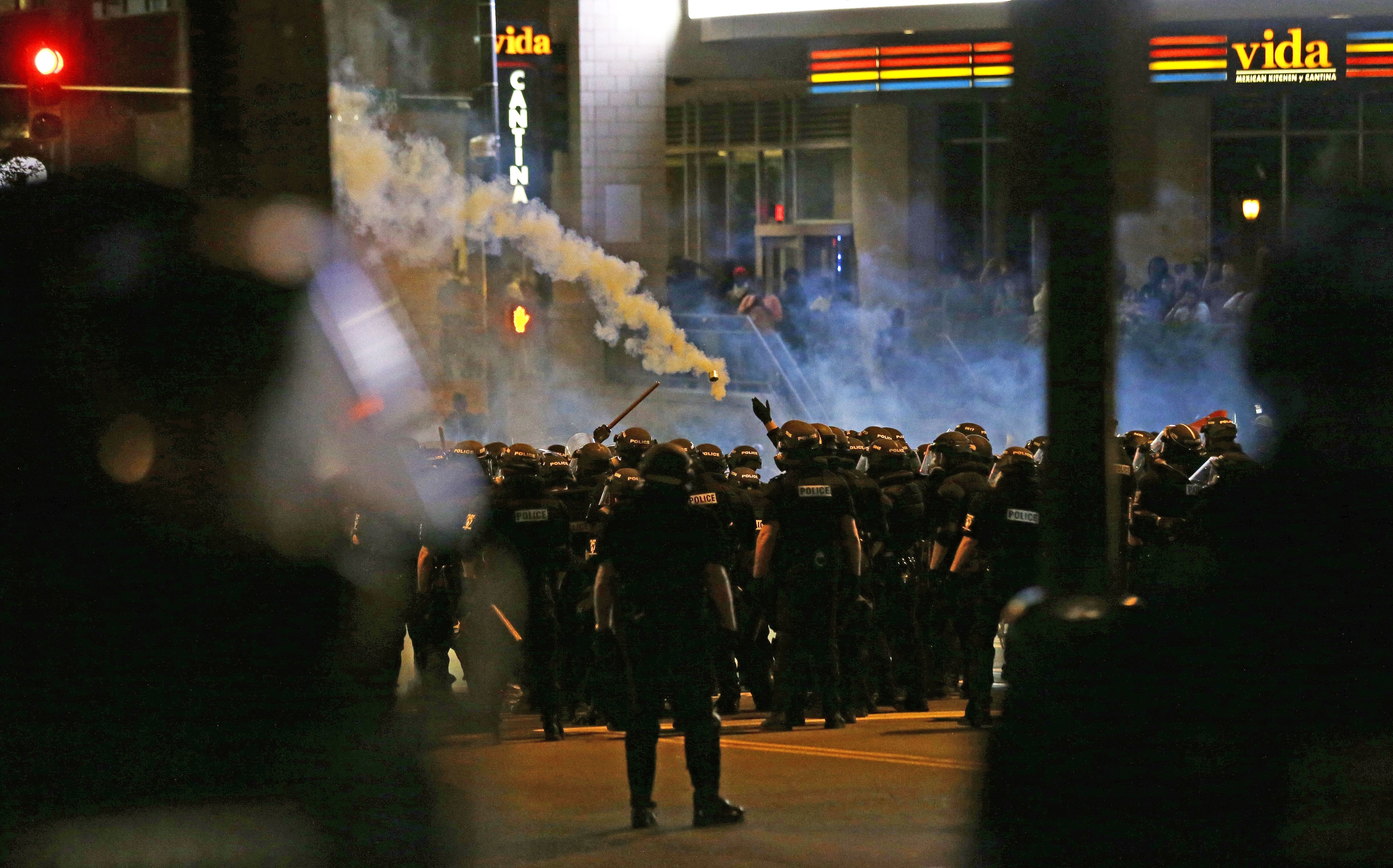 Protesta en Charlotte se torna violenta; hay un herido grave