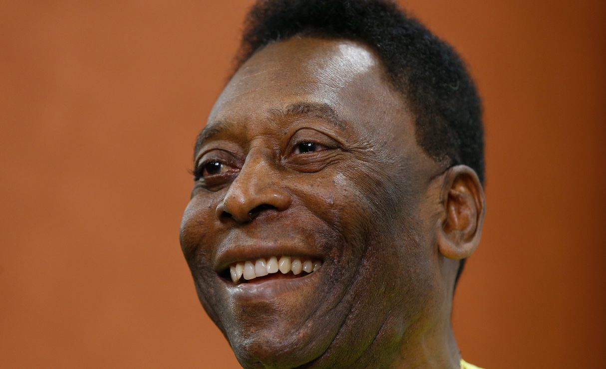 Pelé es hospitalizado; el cáncer no cede