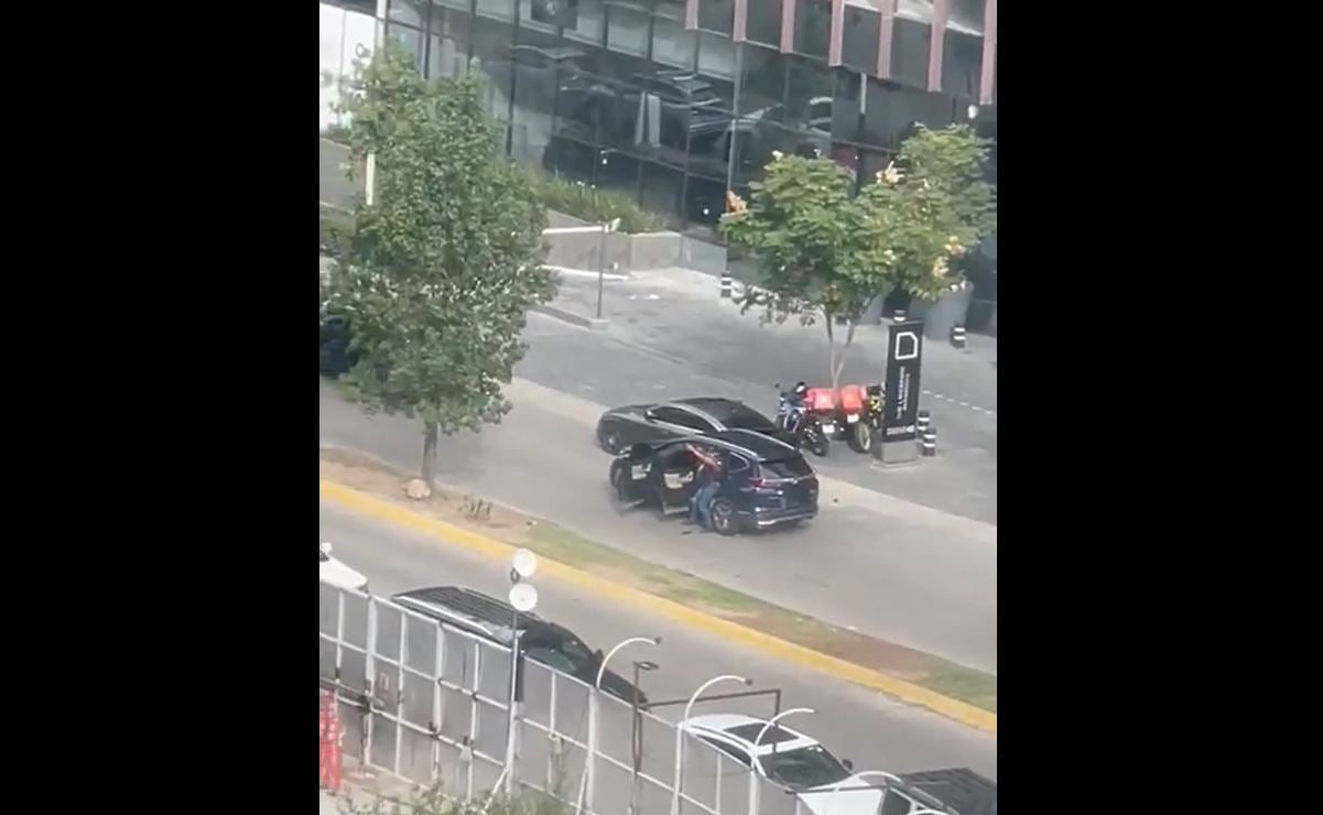 Balacera en zona comercial de Zapopan, Jalisco, deja al menos un muerto y 3 heridos 