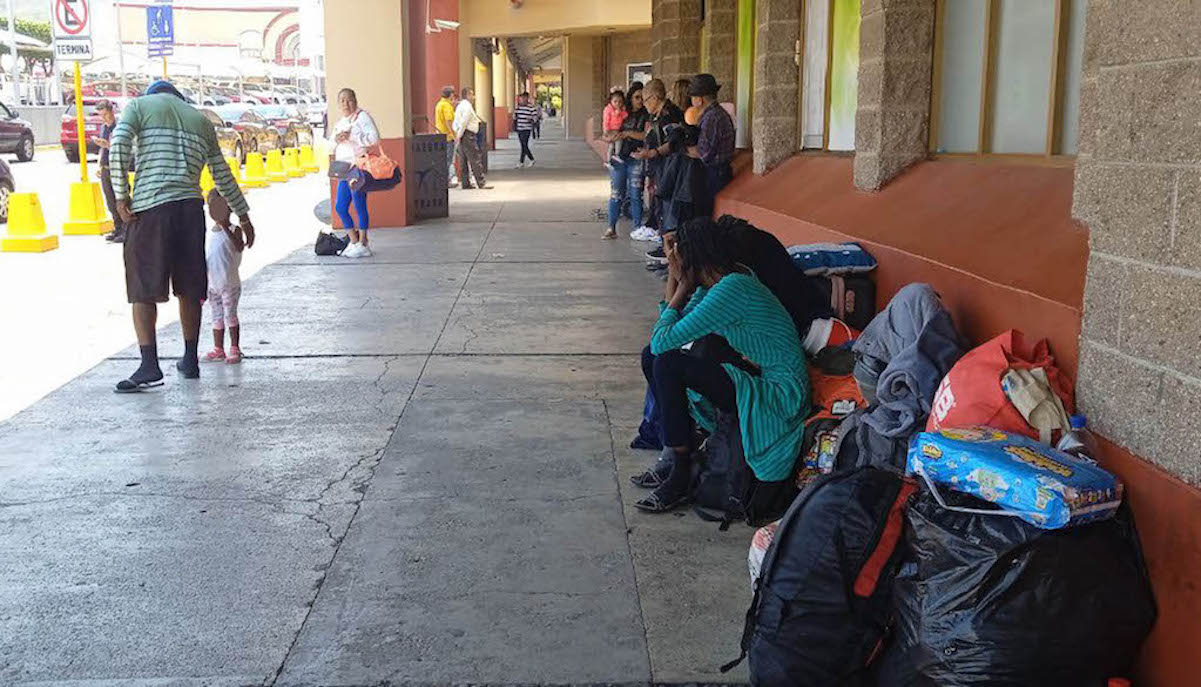 Terminal de Autobuses de Querétaro, zona de descanso para migrantes originarios de Haití