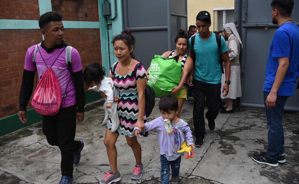México permite el acceso de unos 30 migrantes con niños