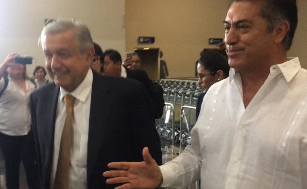 "Ya lo vamos a hacer regiomontano", dice "El Bronco" a AMLO a su llegada a Monterrey