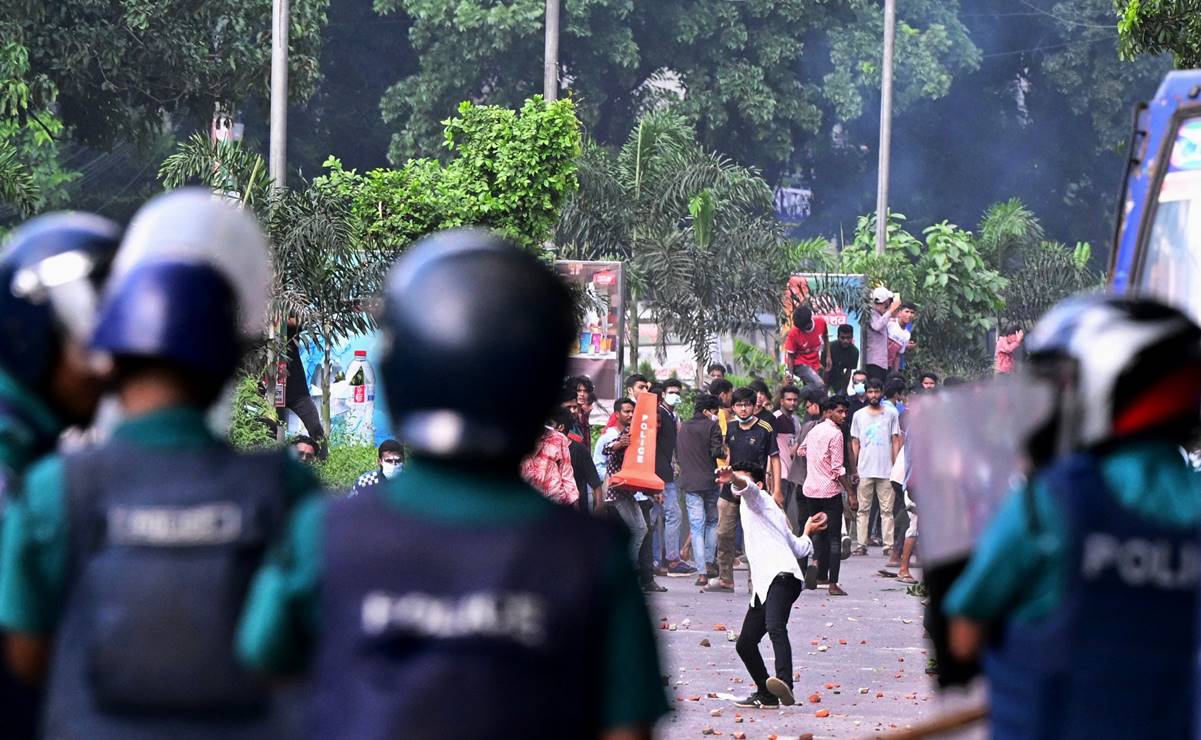 Muere un periodista mientras cubría las protestas de estudiantes en Bangladesh