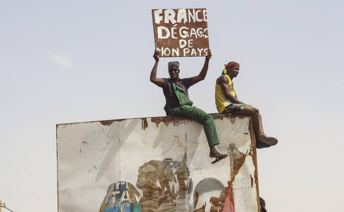 Miles de personas protestan por segundo día en Niamey contra Francia