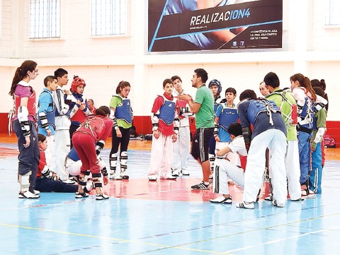 Los taekwondoínes se concentran al cien