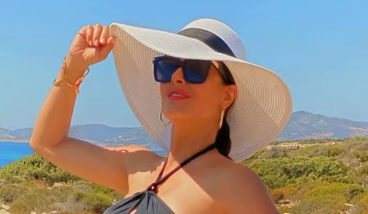 Salma Hayek sufrió 'síndrome del impostor' antes de su reciente posado en bikini