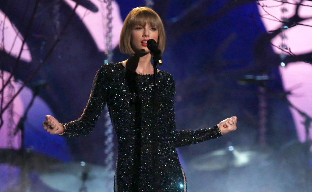 Taylor Swift abre ceremonia del Grammy 2016