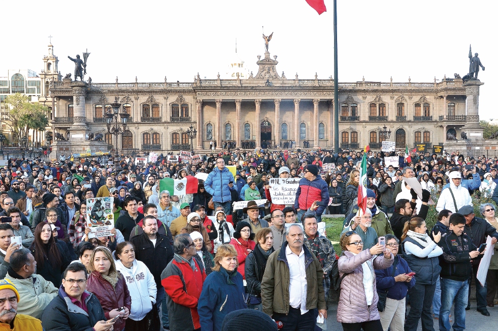 Jornada de protesta pacífica en 17 entidades contra gasolinazo