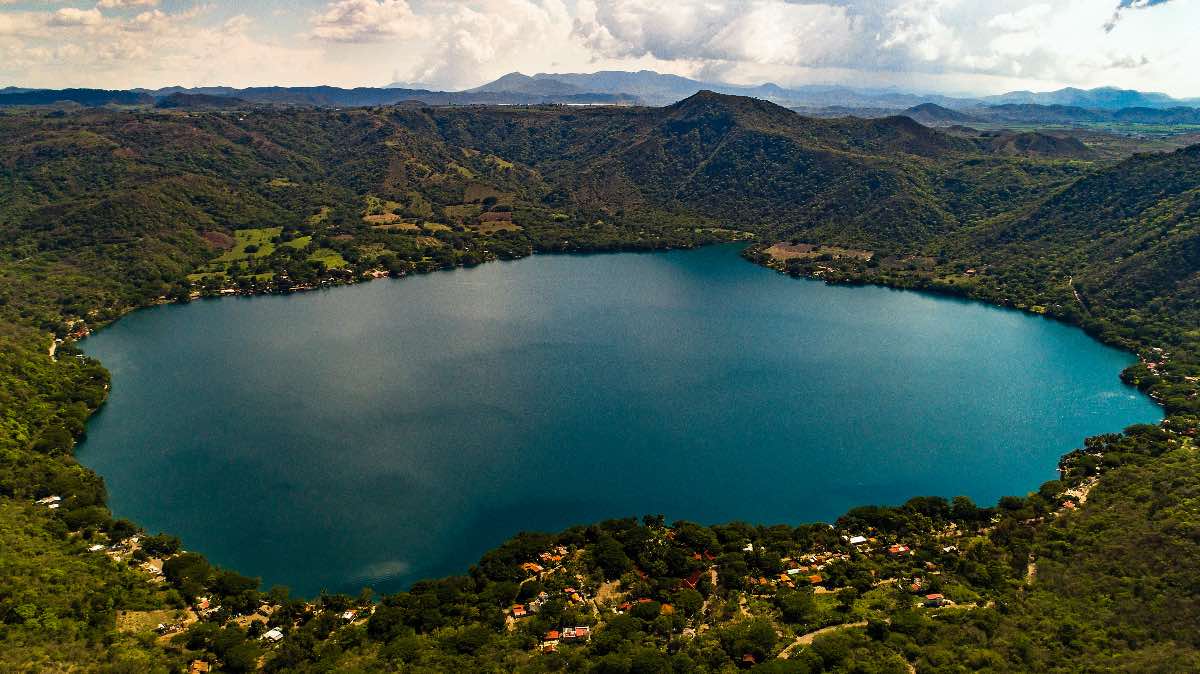 Laguna de Santa María del Oro, el paraíso escondido dentro de un cráter