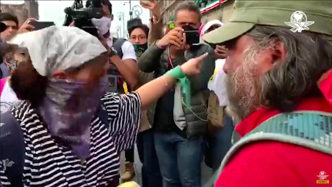 “Así no es la lucha”: Padre de víctima confronta a feminista por pintas en Palacio Nacional