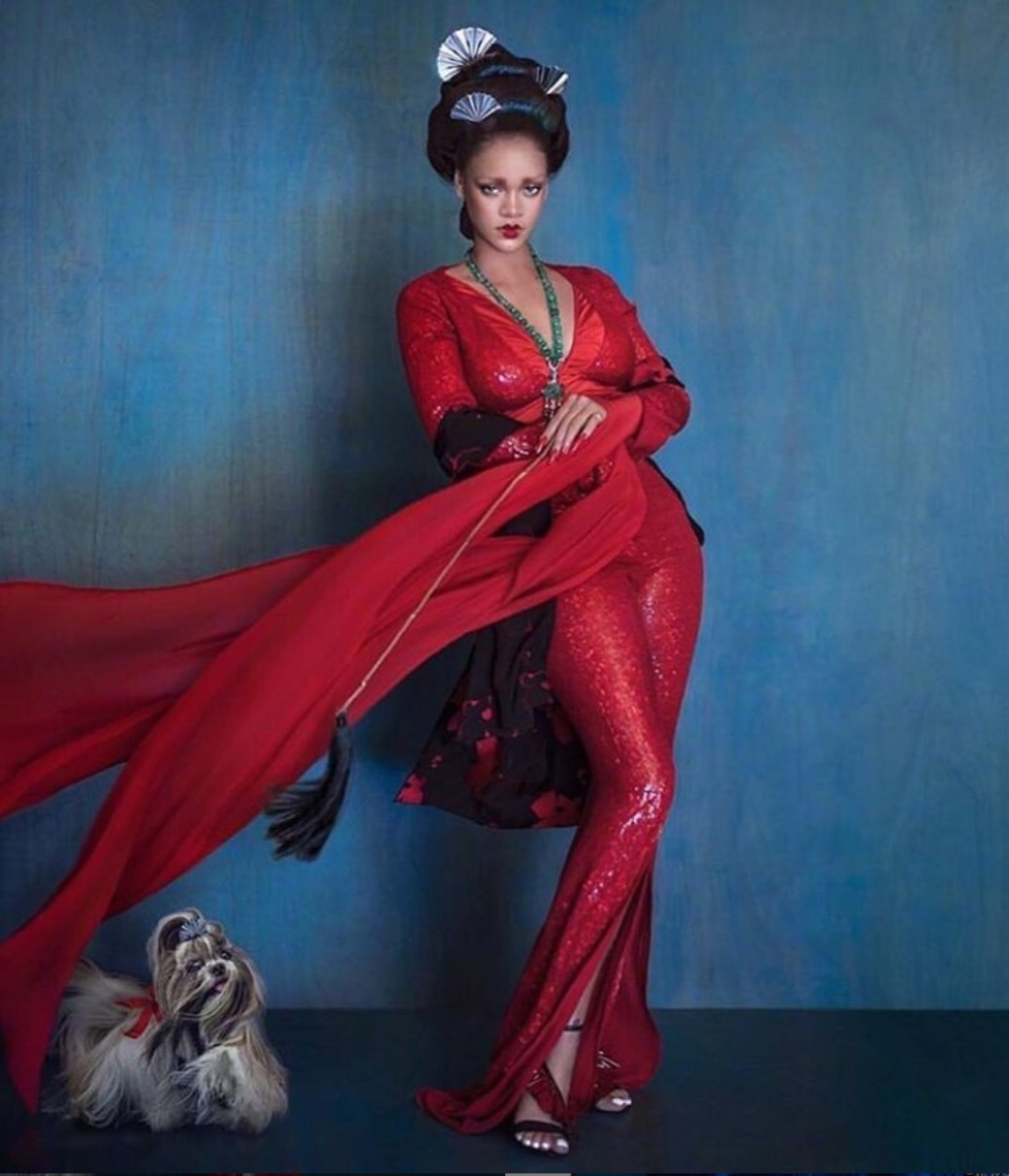Rihanna protagoniza portada de revista con look de China
