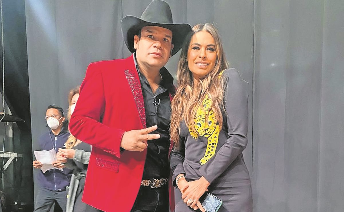 Diputado de Morena presume foto con Galilea Montijo y le va como en feria