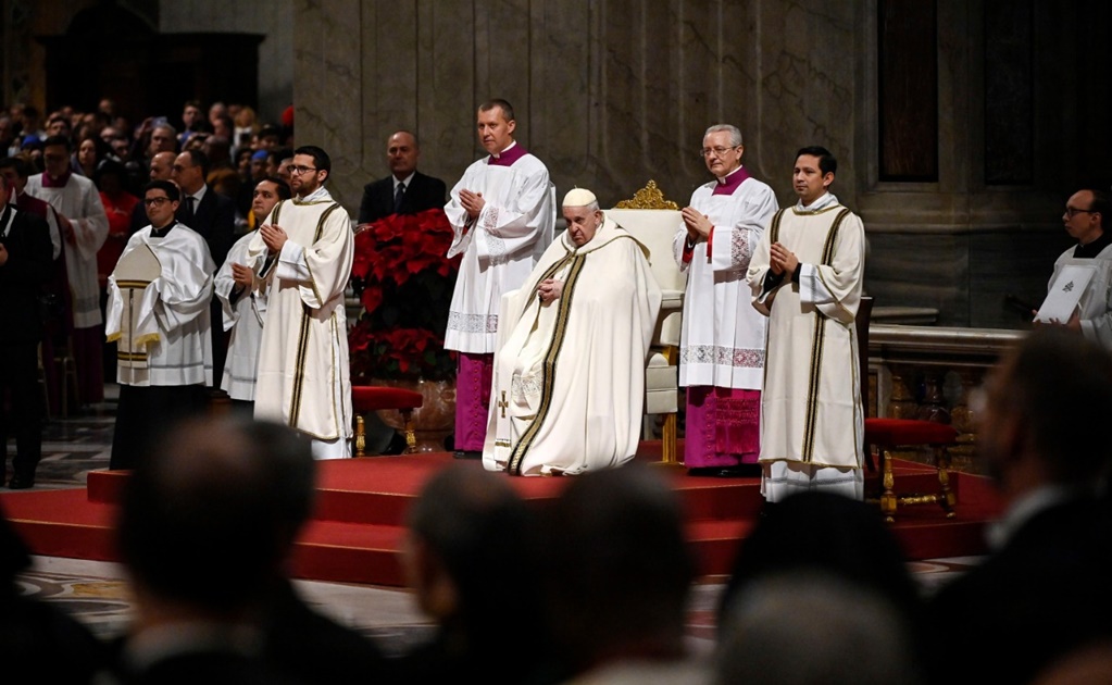 Papa Francisco elogia bondad y gentileza de Benedicto XVI