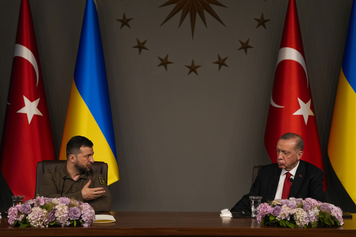 Erdogan, presidente turco, dice ante Zelensky que Ucrania "merece entrar en la OTAN"