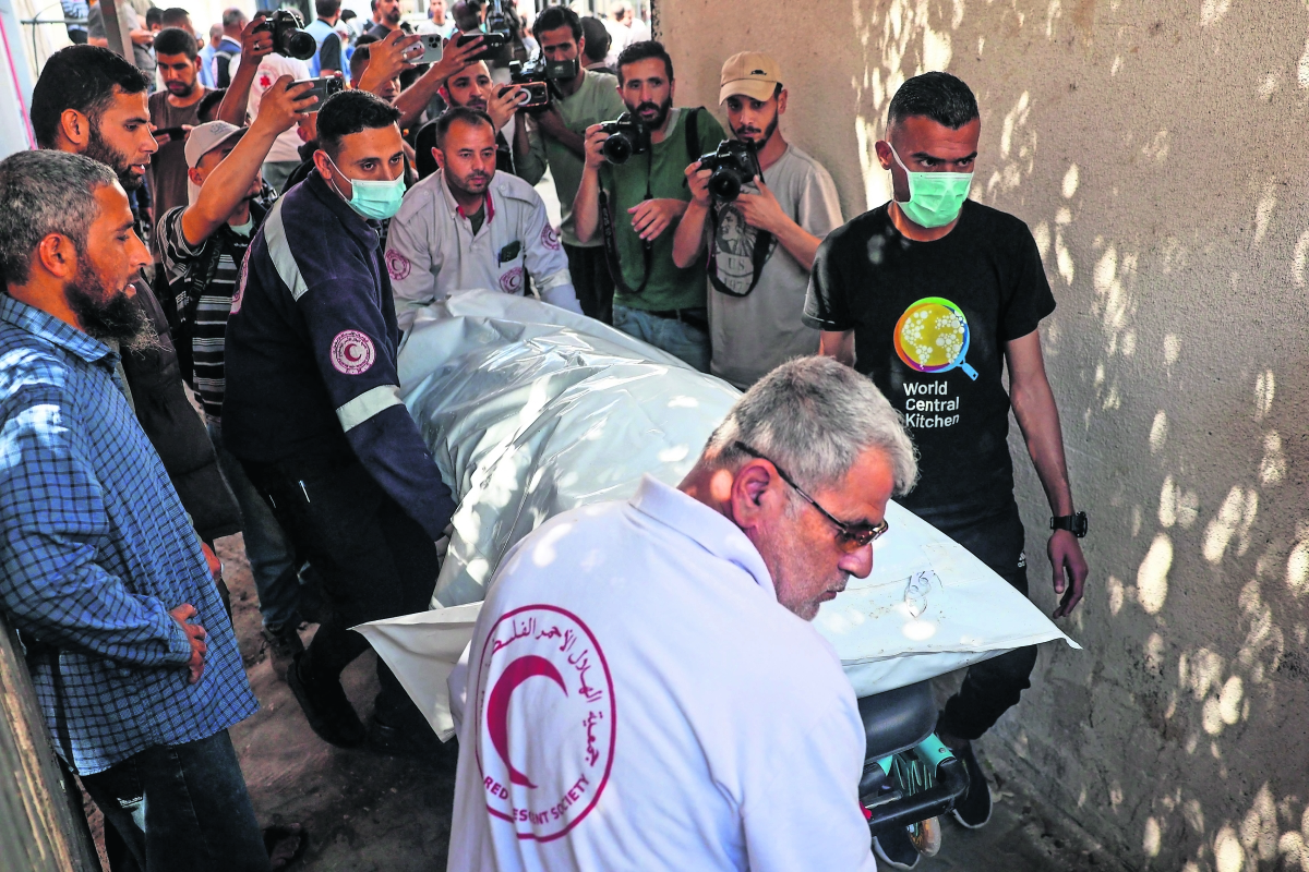 Autoridades recuperan 60 cadáveres tras la retirada de tropas israelíes de 2 barrios de Gaza