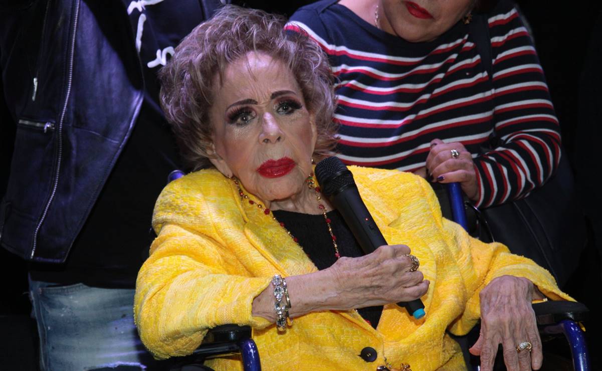 Silvia Pinal "va muy bien" tras salir del hospital por influenza