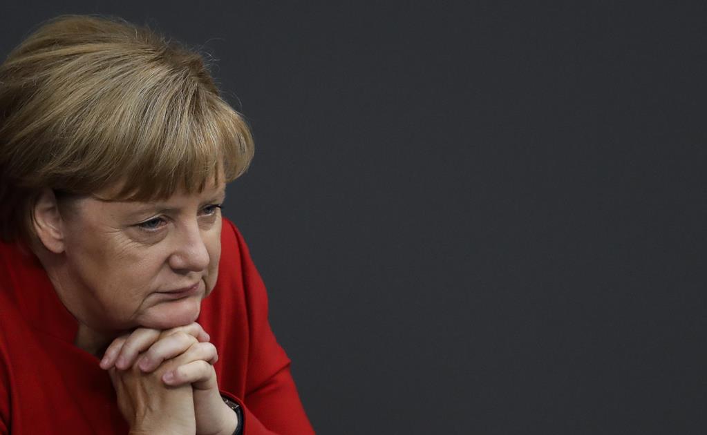 Angela Merkel pide unidad al Parlamento para combatir "populismo" 