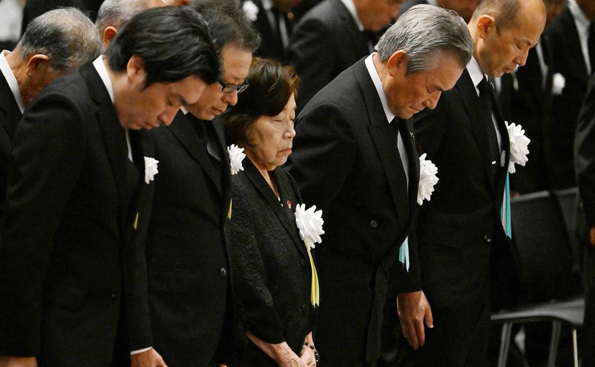 Nagasaki recuerda tragedia nuclear en medio del caos por la llegada de un tifón en Japón