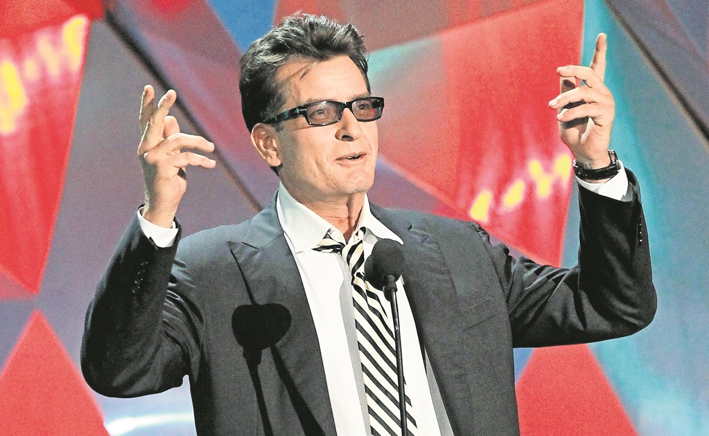 Demandan a Charlie Sheen por exponer a ex pareja al VIH