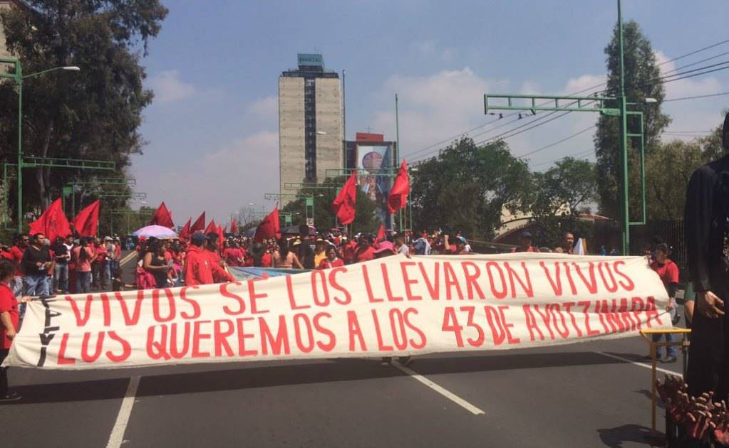 Marchan de Tlatelolco al Zócalo por 2 de Octubre