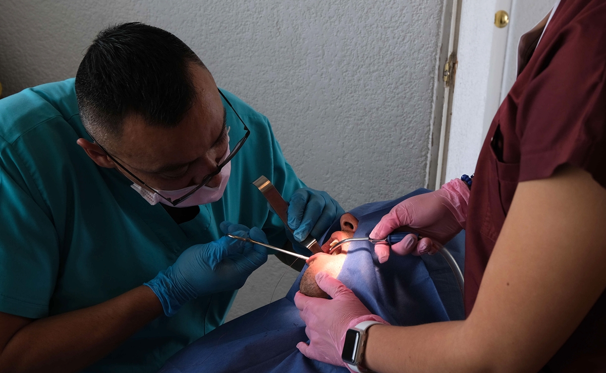 Periodontitis eleva casi en nueve veces riesgo de muerte por Covid-19: experto